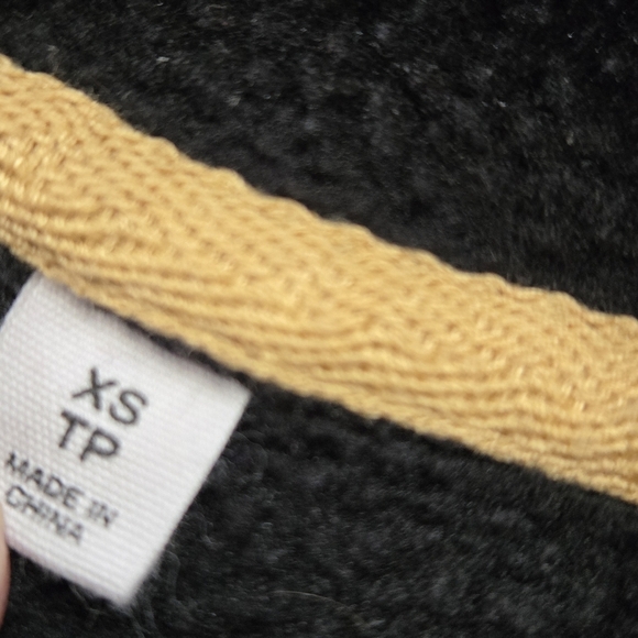 HARRY POTTER Black and Gold Hogwarts Quidditch Sweater. Size XS - Picture 7 of 11